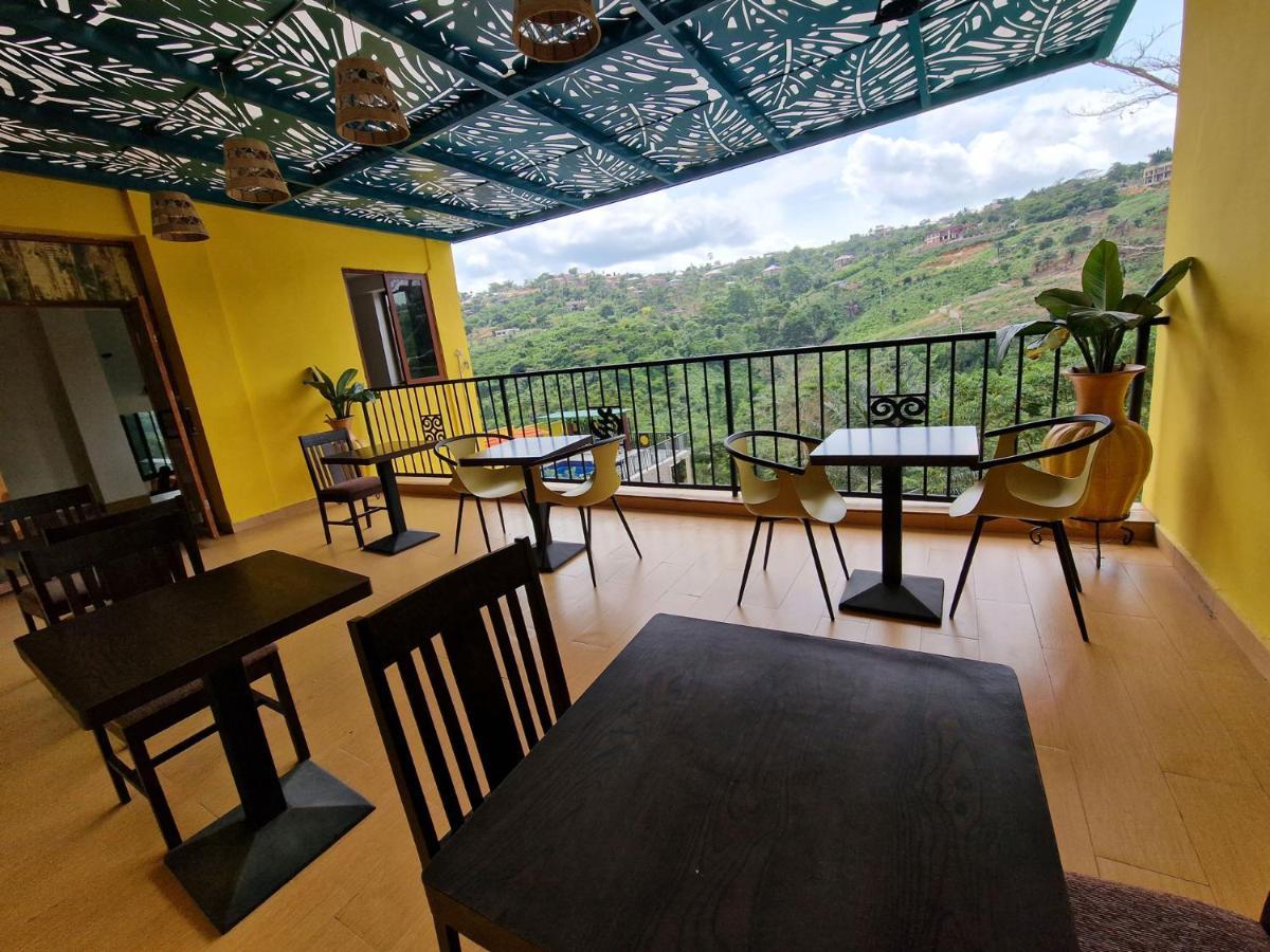Cactus Creek Hotel Aburi Exterior photo