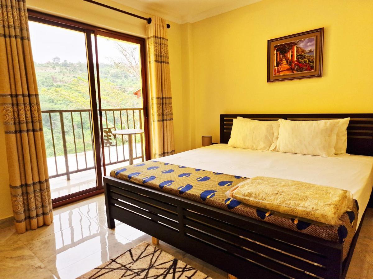 Cactus Creek Hotel Aburi Exterior photo