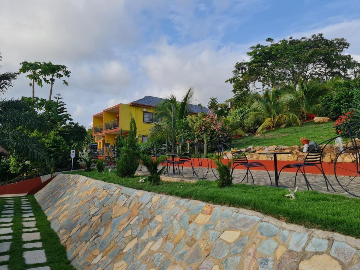 Cactus Creek Hotel Aburi Exterior photo